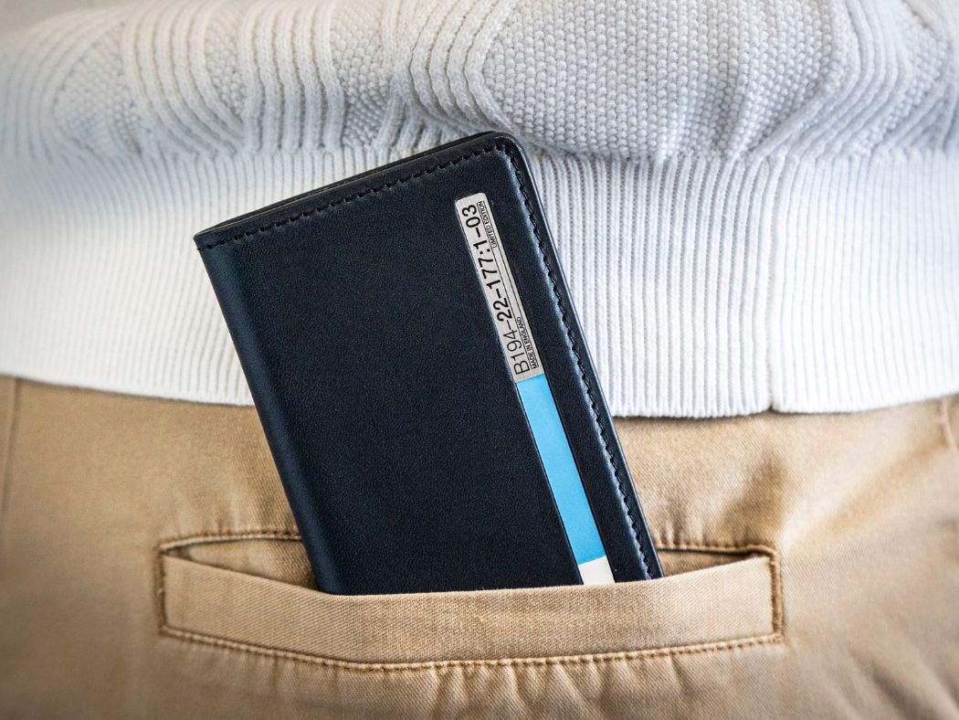 B194 Carbon Wallet