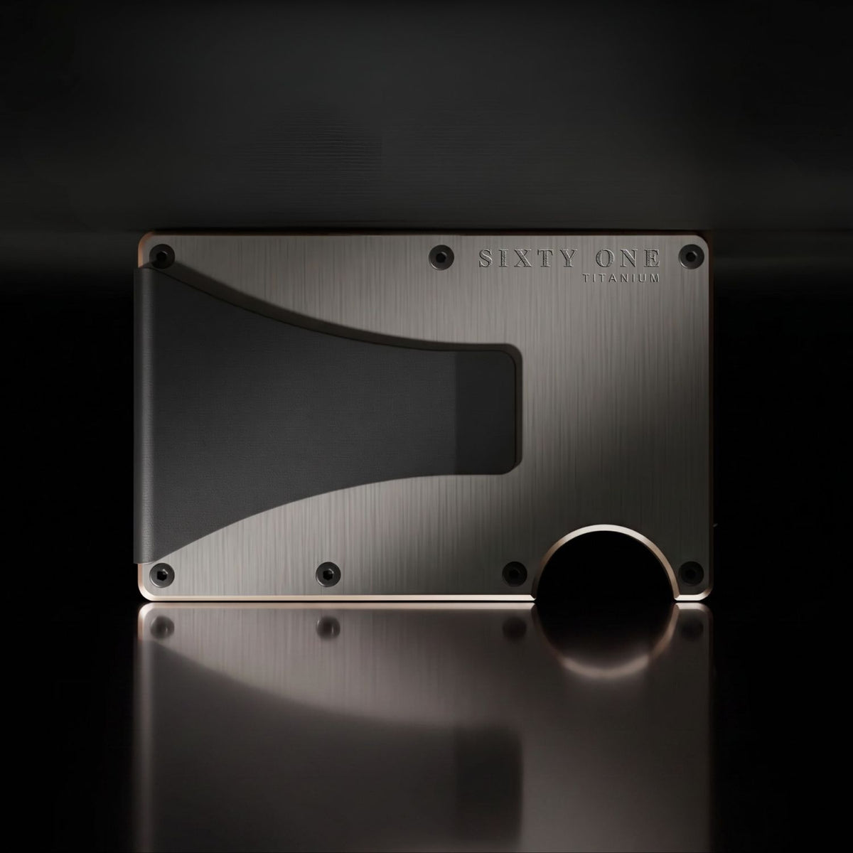 The titanium rear plate of the 1174-R wallet